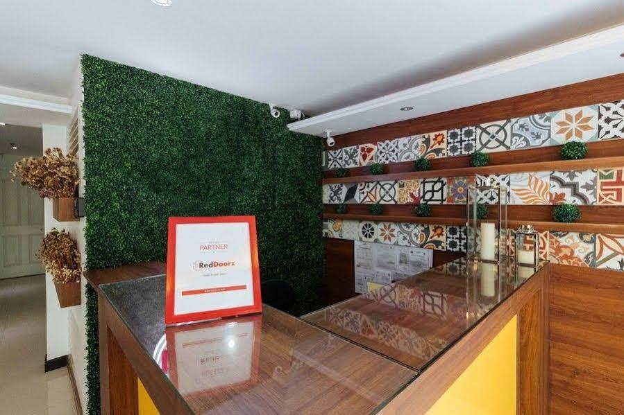 Reddoorz Plus @ Poblacion Makati Makati City Exteriör bild