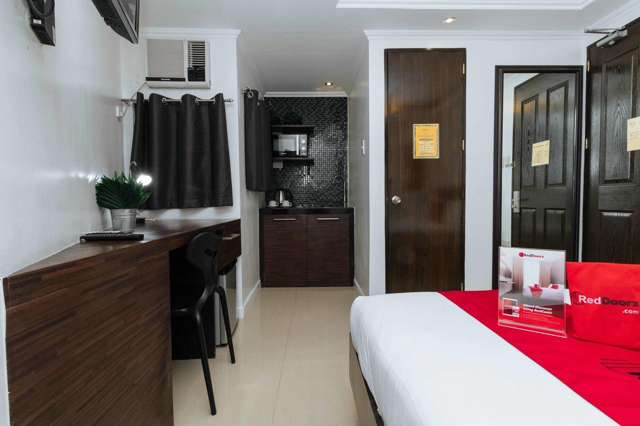 Reddoorz Plus @ Poblacion Makati Makati City Exteriör bild