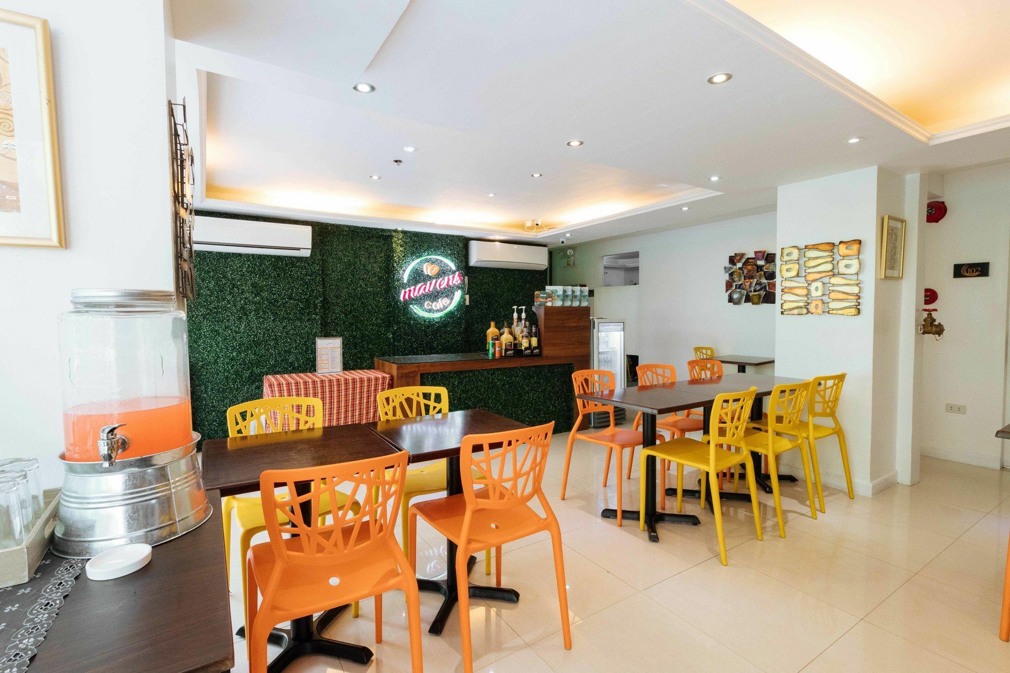 Reddoorz Plus @ Poblacion Makati Makati City Exteriör bild