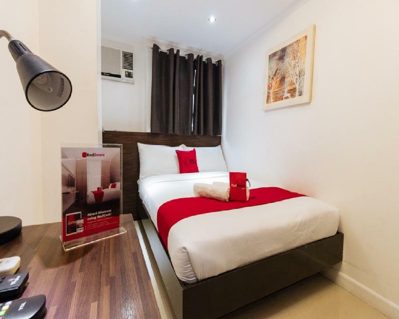 Reddoorz Plus @ Poblacion Makati Makati City Exteriör bild