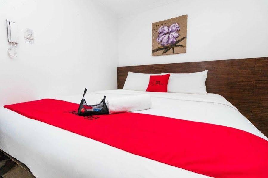 Reddoorz Plus @ Poblacion Makati Makati City Exteriör bild